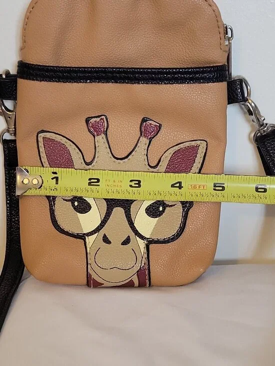 Tan crossbody bag, giraffe applique, detachable strap, silver hardware fannypack - Picture 6 of 8